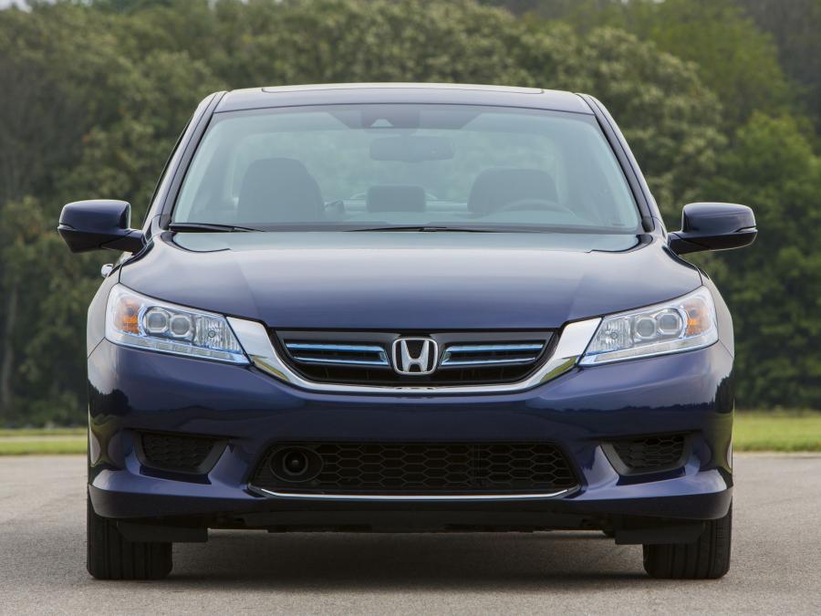  Honda Accord Hybrid Touring 2013 года  (US) (фото 16 из 30)